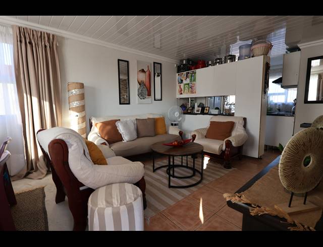 2 BEDROOM HOUSE FOR SALE IN BREIDBACH